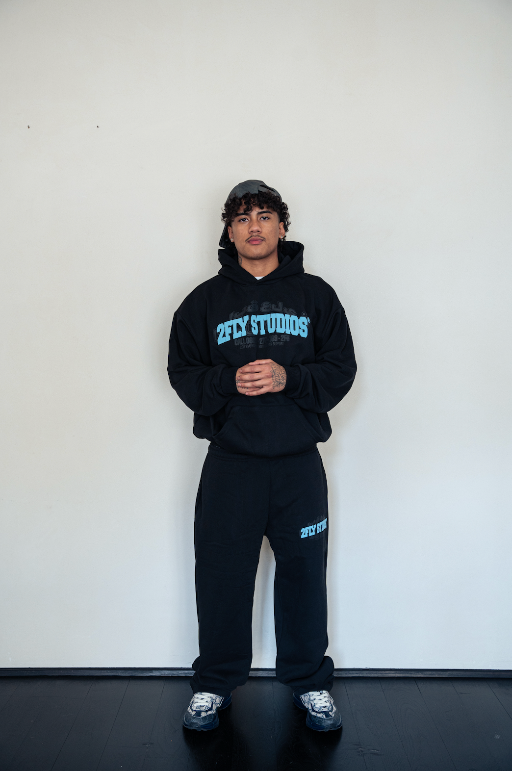 ARABIC HOTLINES HOODIE BLACK