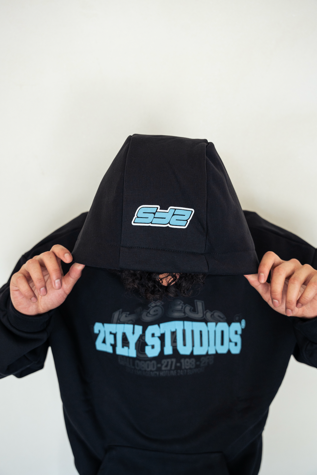 ARABIC HOTLINES HOODIE BLACK